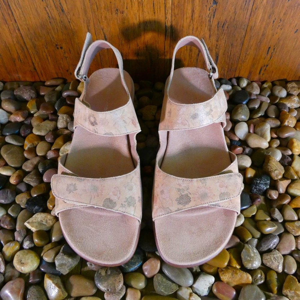 NIB!! Easy Spirit Hartwell Sandals Size 7M Brown Leather Floral Print - Picture 10 of 10